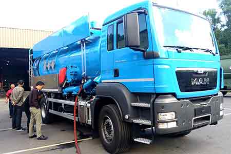 肯富來液環泵在市政行業吸污車使用現場